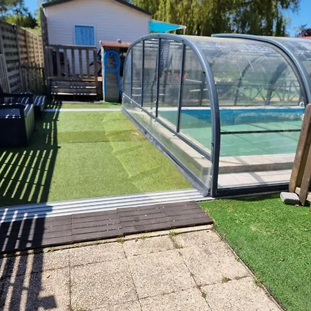 캠프장 Mobil Chez L Habitants 생장드몽