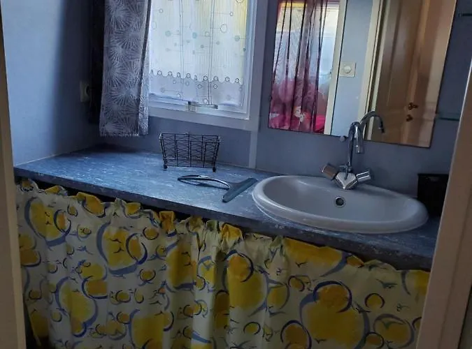 Mobil Chez L Habitants Кемпинг Сен-Жан-де-Мон